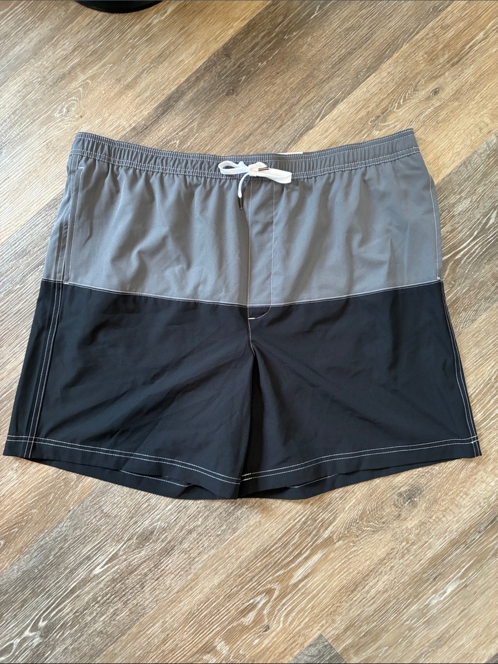 Kohl's Men's Gray and Black Colorblock Swim Trunks